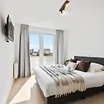 Huswell - Renovated In The Heart Of