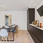 Huswell - Renovated In The Heart Of