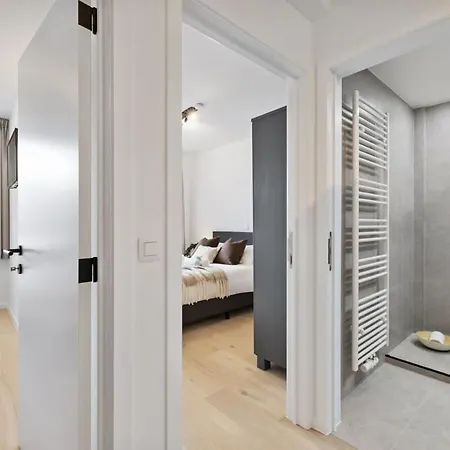 Huswell - Renovated In The Heart Of *