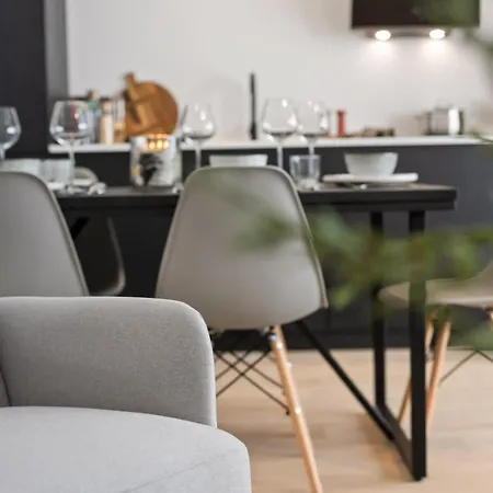 Huswell - Renovated In The Heart Of *