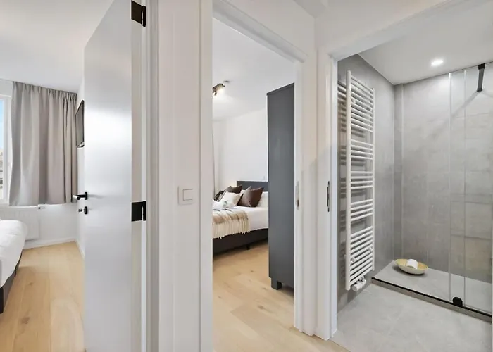 Huswell - Renovated In The Heart Of *